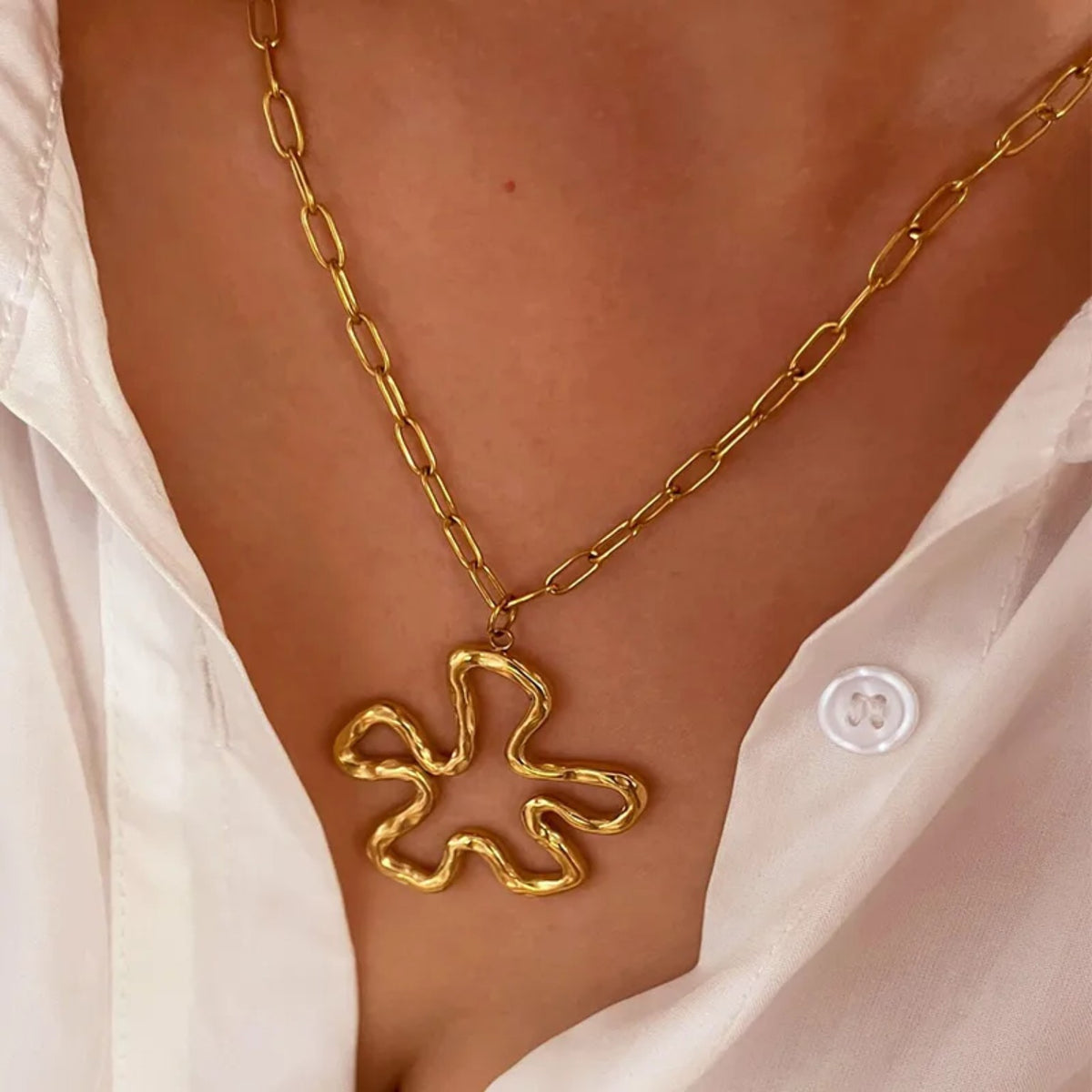 AZALEA NECKLACE